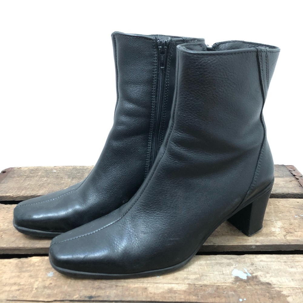 Weatherproof La Canadienne Ankle Boots